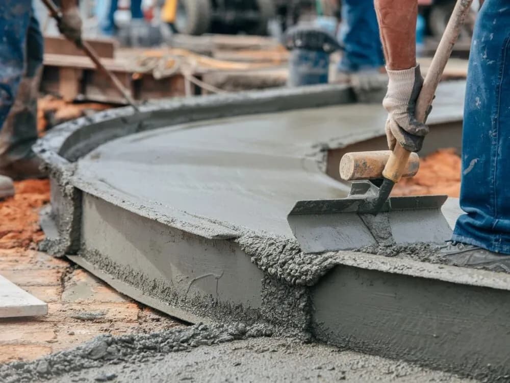 Jaki cement do kostki brukowej? Wybierz najlepszy rodzaj dla trwałości