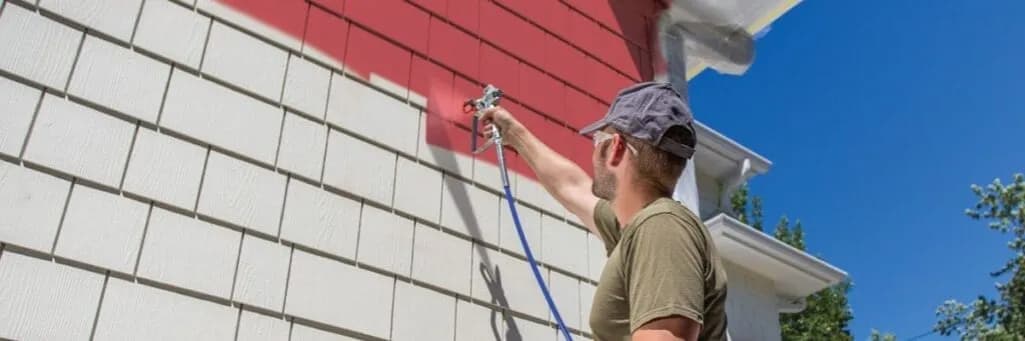 Ile kosztuje malowanie elewacji drewnianej? Sprawdź ceny i czynniki wpływające na koszty