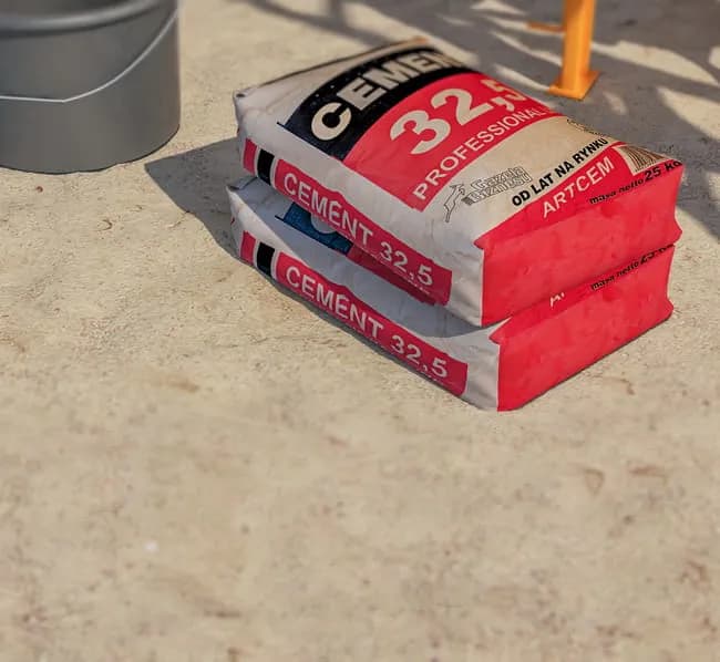 Ile kosztuje worek cementu 25 kg? Ceny, porównania i promocje