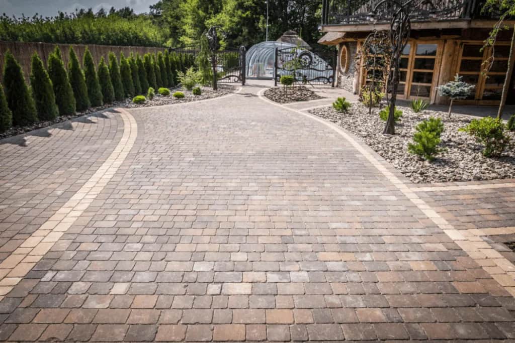 Ile za m kostki brukowej? Sprawdź ceny i wybierz najlepsze opcje