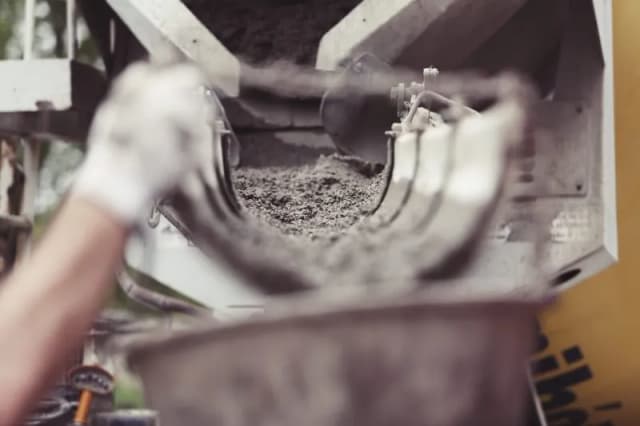 Ile worków cementu na m2? Oblicz dokładnie do swojego projektu