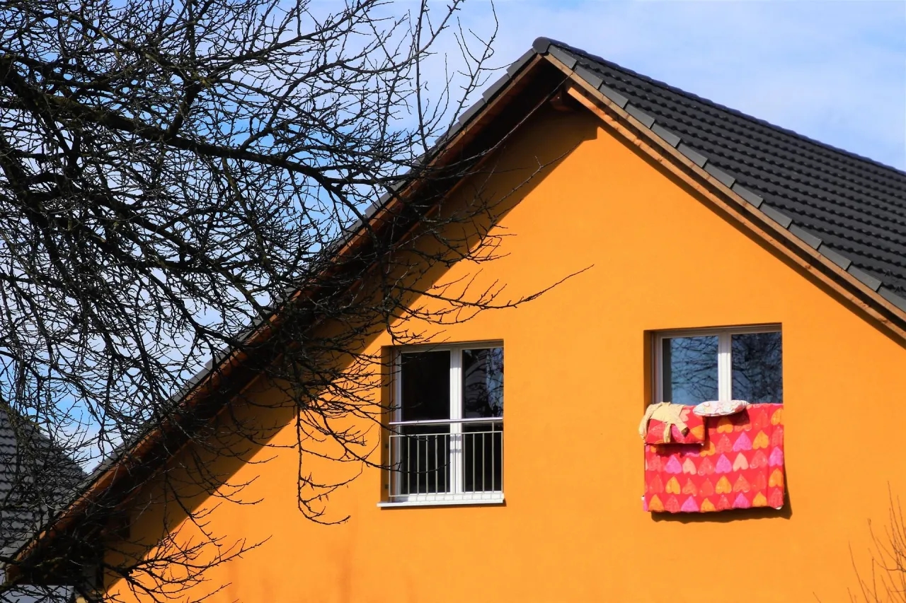 Ile za metr elewacji? Poznaj koszty i różnice materiałów elewacyjnych